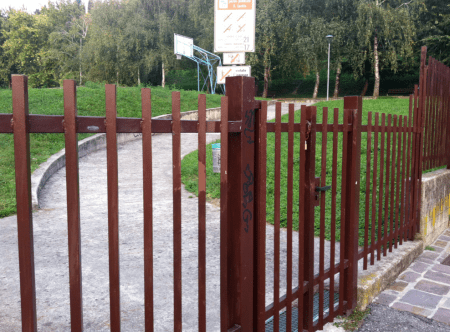 MozzoCambiaMozzo: parco scuole medie, il trucco del cancello chiuso e l’amministrazione ci e’ cascata? « UDC MOZZO