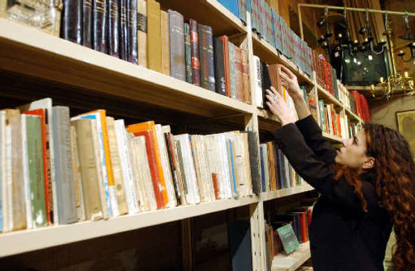 Biblioteche: dietrofront Niente tessera. Ed è polemica - Cronaca - L'Eco di Bergamo - Notizie di Bergamo e provincia