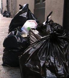 Lunedì scioperano i lavoratori Aprica: raccolta rifiuti a rischio