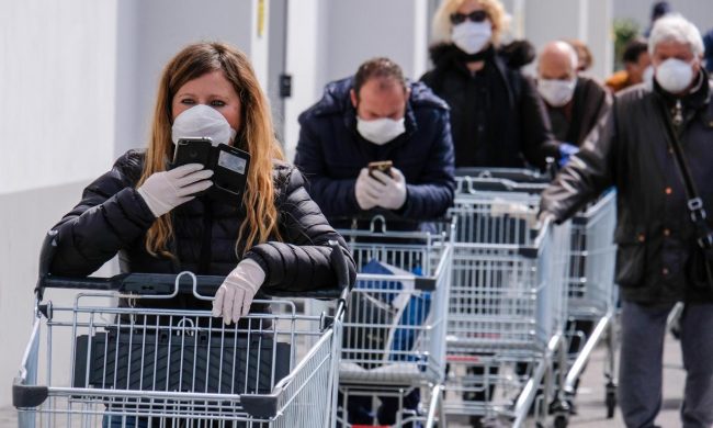 coronavirus_fila_supermercato_fg-650x390-1